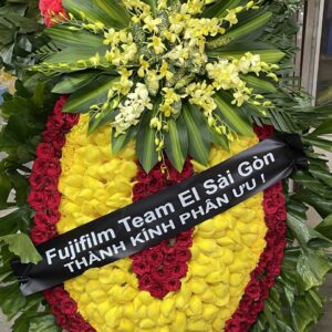 vòng hoa viếng 100% hoa tươi