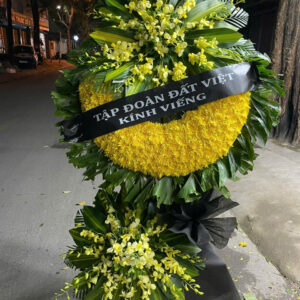 vòng hoa tang lễ 2 tầng