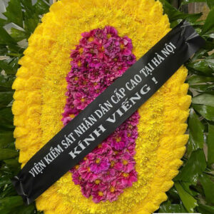 Đặt vòng hoa tang lễ