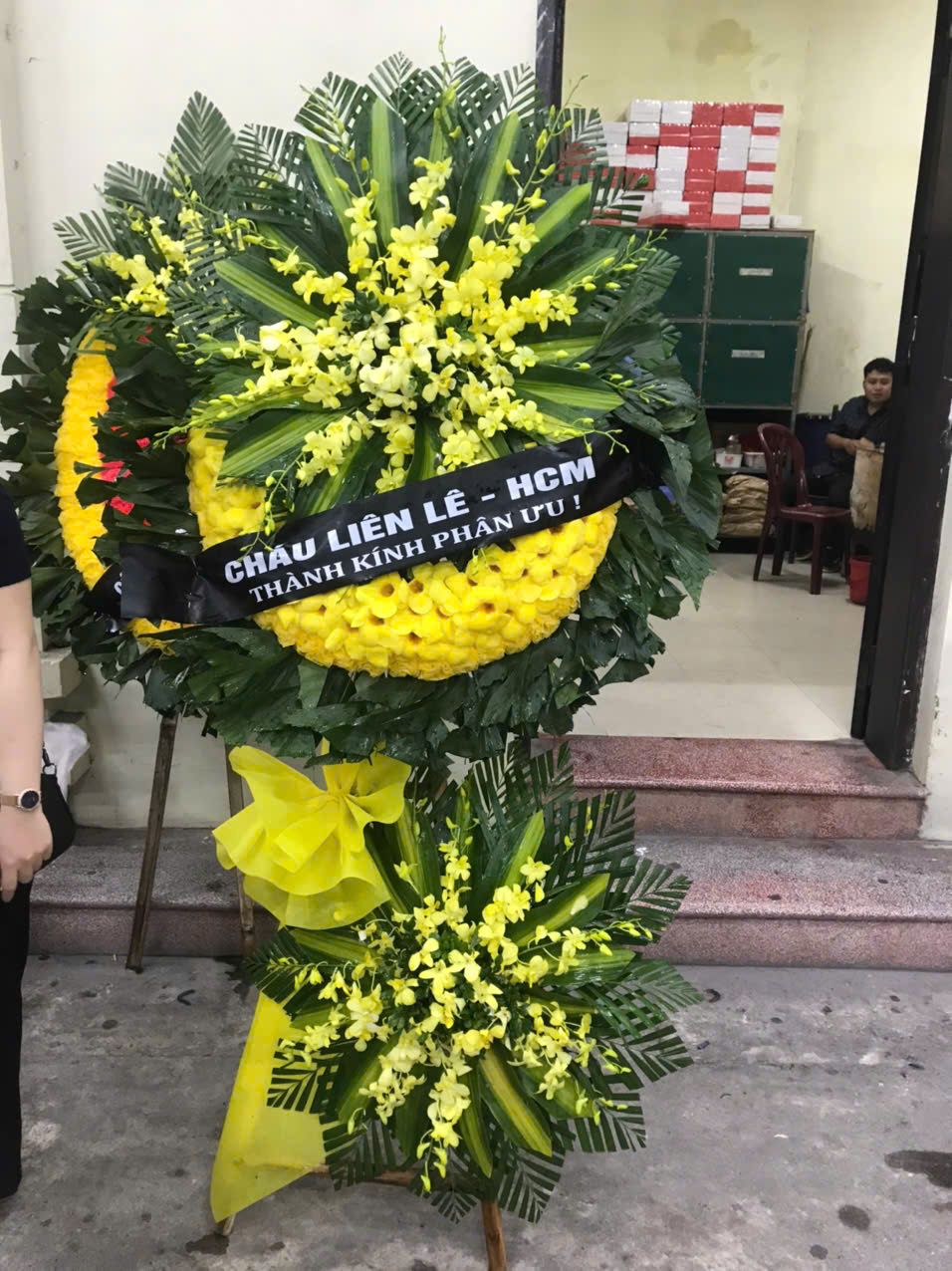 vòng hoa nhà tang lễ đống đa