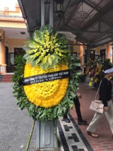 vòng hoa nhà tang lễ văn điển
