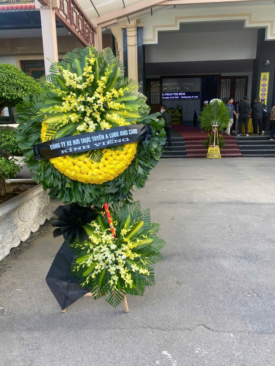 vòng hoa nhà tang lễ bệnh viện 103