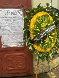 vòng hoa tại nhà tang lễ Đống Đa