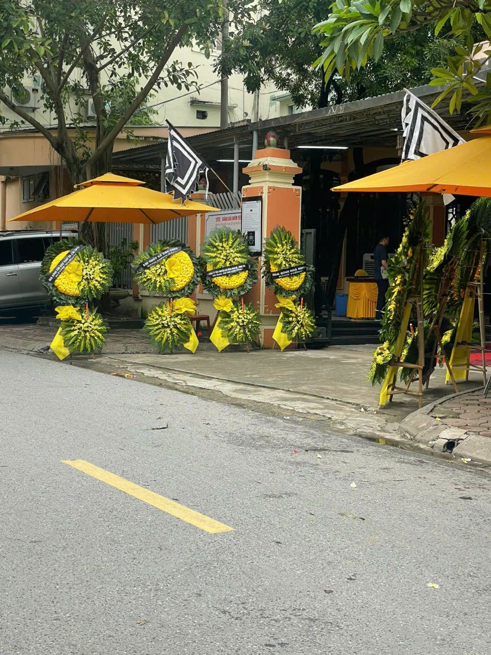 Vòng hoa nhà tang lễ số 2 nguyễn viết xuân